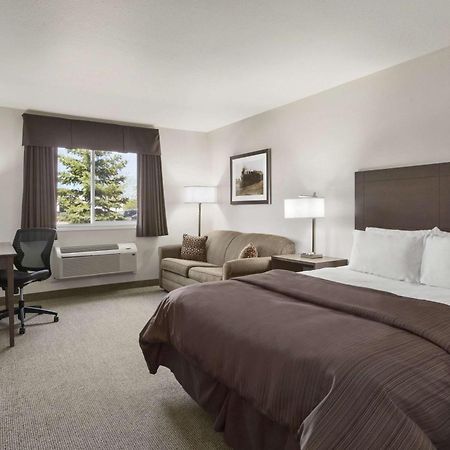 Days Inn By Wyndham Steinbach Exterior foto