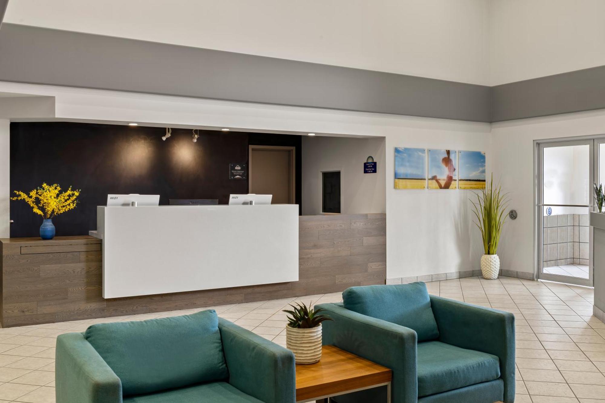 Days Inn By Wyndham Steinbach Exterior foto