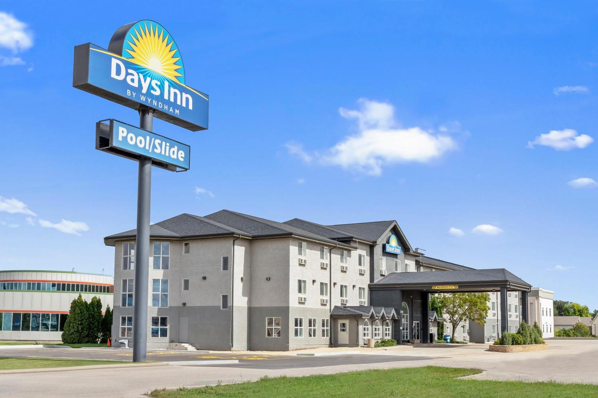 Days Inn By Wyndham Steinbach Exterior foto