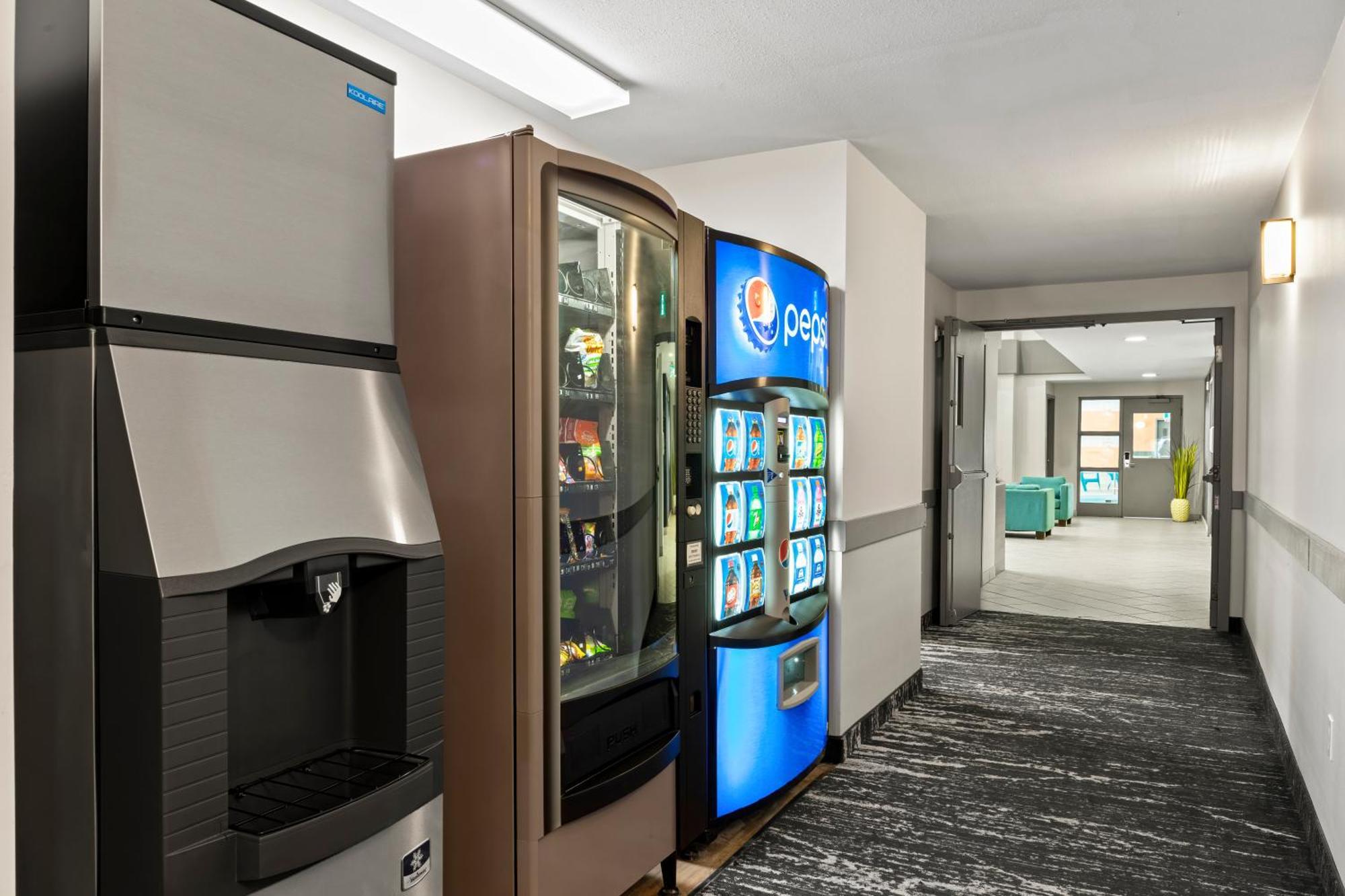 Days Inn By Wyndham Steinbach Exterior foto
