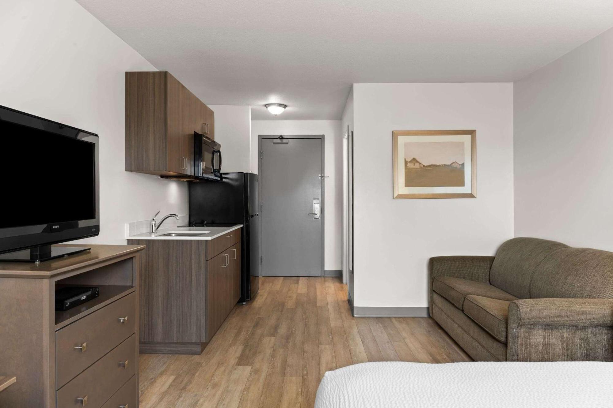 Days Inn By Wyndham Steinbach Exterior foto
