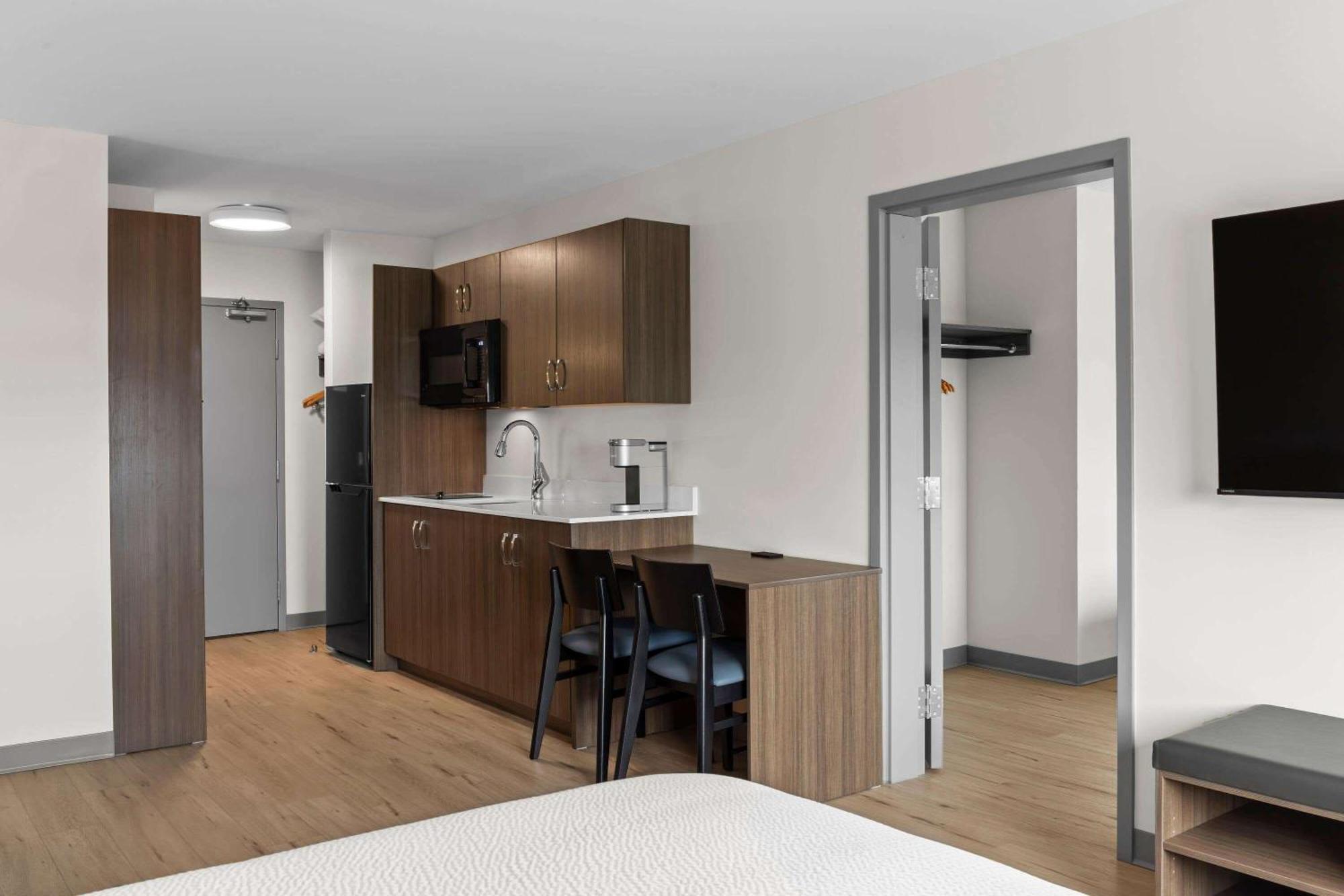 Days Inn By Wyndham Steinbach Exterior foto