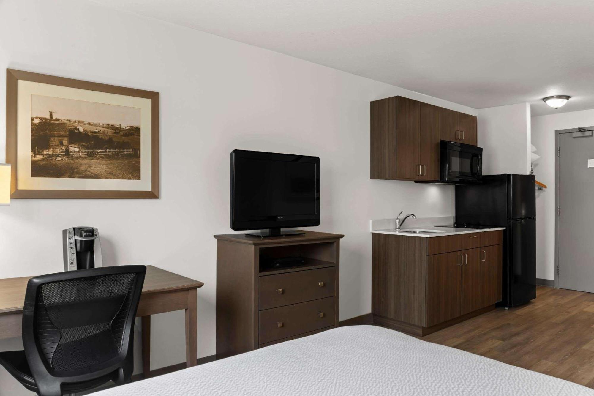Days Inn By Wyndham Steinbach Exterior foto