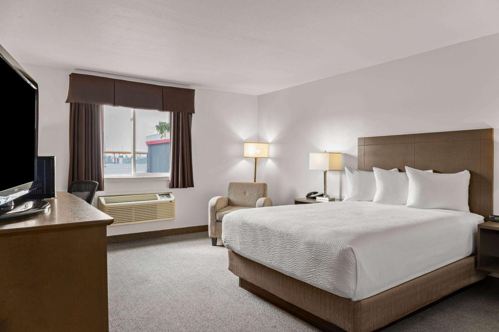 Days Inn By Wyndham Steinbach Exterior foto
