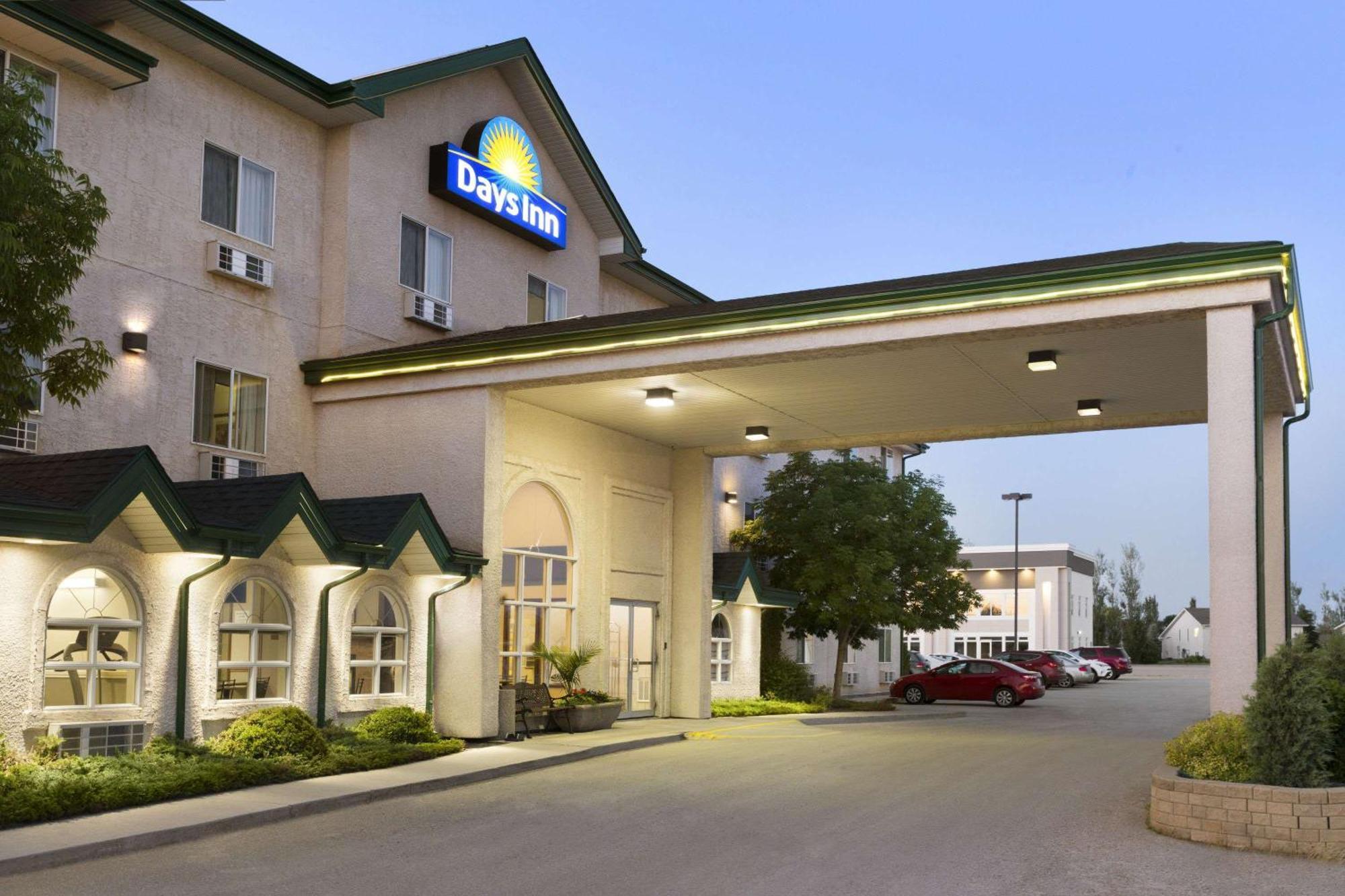 Days Inn By Wyndham Steinbach Exterior foto